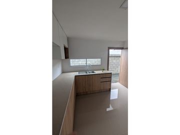 En venta casa de dos pisos sector Cdla Manta azul.