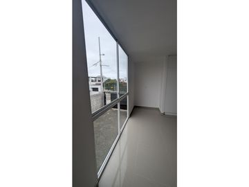 En venta casa de dos pisos sector Cdla Manta azul.
