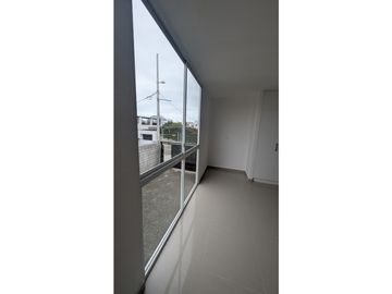 En venta casa de dos pisos sector Cdla Manta azul.