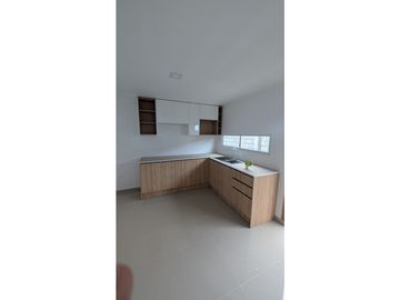 En venta casa de dos pisos sector Cdla Manta azul.