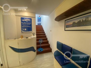 Casa de 2 niveles con consultorio en Venta en Av Miguel Hidalgo,Col. Benito Juarez N, Coatzacoalcos.