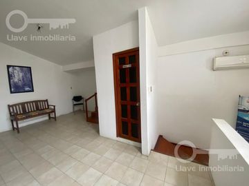 Casa de 2 niveles con consultorio en Venta en Av Miguel Hidalgo,Col. Benito Juarez N, Coatzacoalcos.