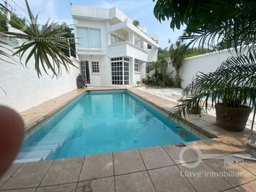 Casa de 2 niveles con consultorio en Venta en Av Miguel Hidalgo,Col. Benito Juarez N, Coatzacoalcos.