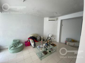 Casa de 2 niveles con consultorio en Venta en Av Miguel Hidalgo,Col. Benito Juarez N, Coatzacoalcos.