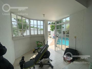 Casa de 2 niveles con consultorio en Venta en Av Miguel Hidalgo,Col. Benito Juarez N, Coatzacoalcos.