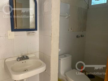 Casa de 2 niveles con consultorio en Venta en Av Miguel Hidalgo,Col. Benito Juarez N, Coatzacoalcos.
