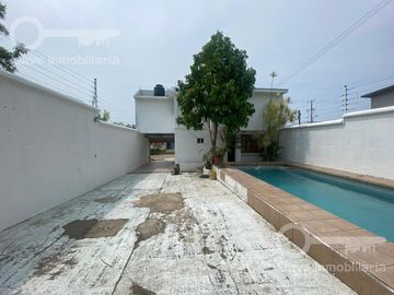 Casa de 2 niveles con consultorio en Venta en Av Miguel Hidalgo,Col. Benito Juarez N, Coatzacoalcos.