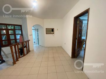 Casa de 2 niveles con consultorio en Venta en Av Miguel Hidalgo,Col. Benito Juarez N, Coatzacoalcos.