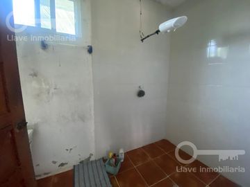 Casa de 2 niveles con consultorio en Venta en Av Miguel Hidalgo,Col. Benito Juarez N, Coatzacoalcos.