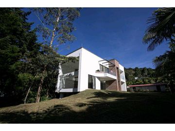 Casa Campestre En Arriendo, Las Palmas - Medellín