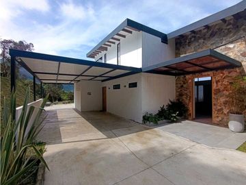 Casa Campestre En Venta, La Catedral - Envigado