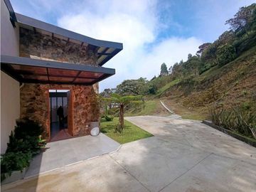 Casa Campestre En Venta, La Catedral - Envigado