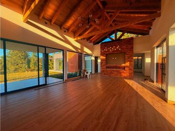 Casa Campestre En Venta, Alto de Palmas - Envigado