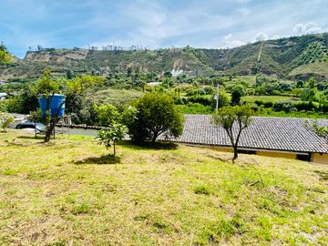 Hacienda de venta 2Ha. en Guayllabamba a $50 cada m/2 (con plantaciones de aguacate, limón, chirimoy