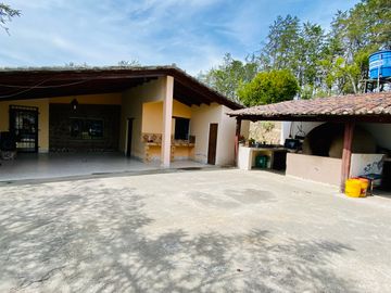 Hacienda de venta 2Ha. en Guayllabamba a $50 cada m/2 (con plantaciones de aguacate, limón, chirimoy