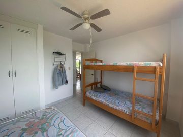 Venta departamento de 2 dormitorios , balcón, Tonsupa, sector Diamon Beach