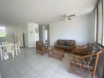 Venta departamento de 2 dormitorios , balcón, Tonsupa, sector Diamon Beach