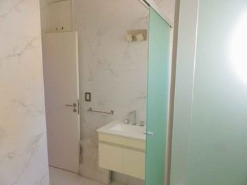 TRIPLEX con TERRAZA-ESP.GUARDACOCHE(BARRIO NORTE)