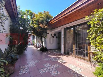 Casa en venta en LA REINA