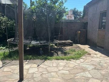 CASA 4 AMBIENTES EN VENTA EN DON BOSCO CON JARDIN