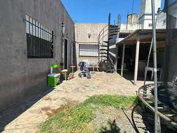 CASA 4 AMBIENTES EN VENTA EN DON BOSCO CON JARDIN