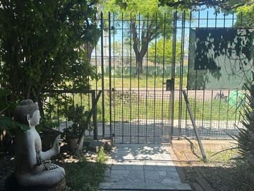 CASA 4 AMBIENTES EN VENTA EN DON BOSCO CON JARDIN