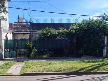 CASA 4 AMBIENTES EN VENTA EN DON BOSCO CON JARDIN