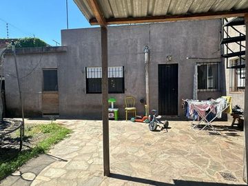 CASA 4 AMBIENTES EN VENTA EN DON BOSCO CON JARDIN
