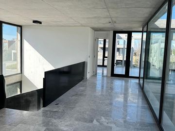 Exclusiva Casa en Venta al Lago Virazon Nordelta