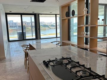 Exclusiva Casa en Venta al Lago Virazon Nordelta