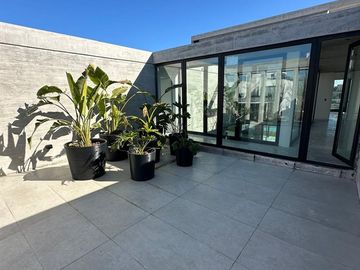Exclusiva Casa en Venta al Lago Virazon Nordelta