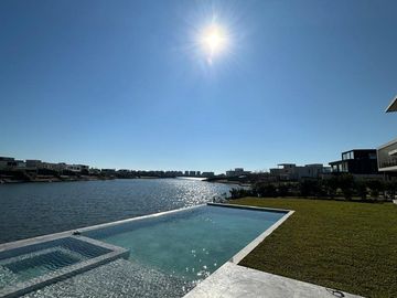 Exclusiva Casa en Venta al Lago Virazon Nordelta
