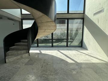 Exclusiva Casa en Venta al Lago Virazon Nordelta