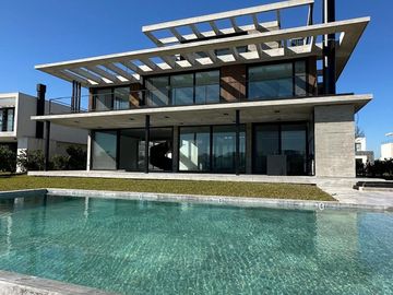 Exclusiva Casa en Venta al Lago Virazon Nordelta