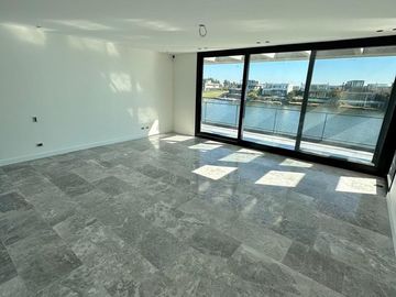 Exclusiva Casa en Venta al Lago Virazon Nordelta