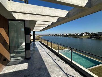 Exclusiva Casa en Venta al Lago Virazon Nordelta