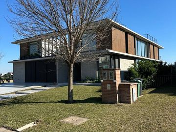 Exclusiva Casa en Venta al Lago Virazon Nordelta
