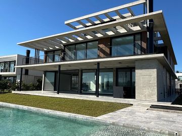 Exclusiva Casa en Venta al Lago Virazon Nordelta