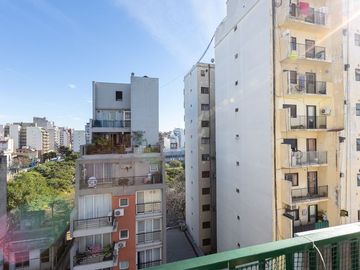 VENTA - DEPTO 2 AMB CON BALCON MUY LUMINOSO