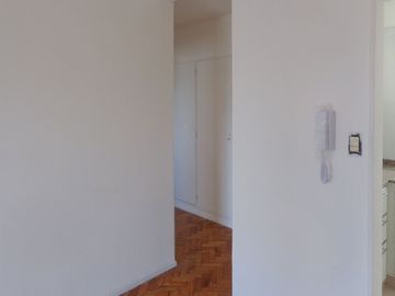 VENTA - DEPTO 2 AMB CON BALCON MUY LUMINOSO