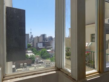 VENTA - DEPTO 2 AMB CON BALCON MUY LUMINOSO