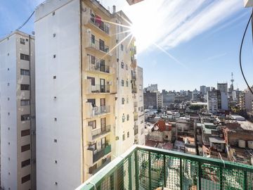 VENTA - DEPTO 2 AMB CON BALCON MUY LUMINOSO