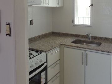 VENTA - DEPTO 2 AMB CON BALCON MUY LUMINOSO