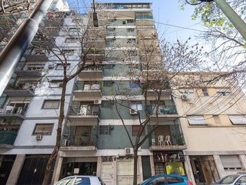 VENTA - DEPTO 2 AMB CON BALCON MUY LUMINOSO