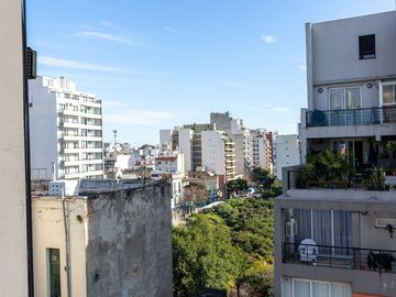 VENTA - DEPTO 2 AMB CON BALCON MUY LUMINOSO