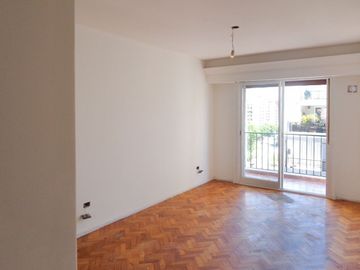 VENTA - DEPTO 2 AMB CON BALCON MUY LUMINOSO