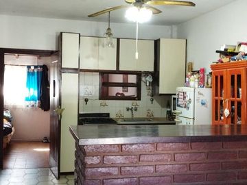 VENTA CASA EN BLOCK COCHERA Y PARQUE