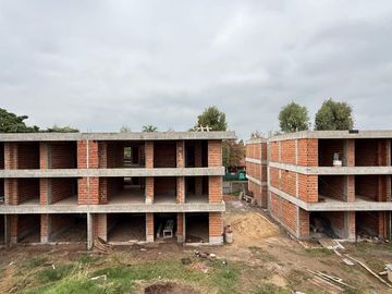 VENTA DE DPTO. 2 AMBIENTES CON COCHERA INCLUIDA