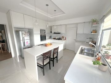 VENTA CASA 4 DORMITORIOS Bo. EL CIPRES CIPOLLETTI