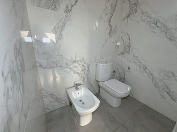 VENTA CASA 4 DORMITORIOS Bo. EL CIPRES CIPOLLETTI